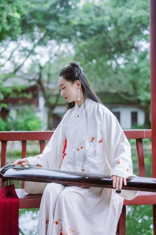 故园梦蝶付东流